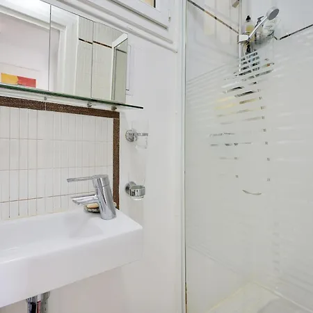 Chez Maguy Guest house *